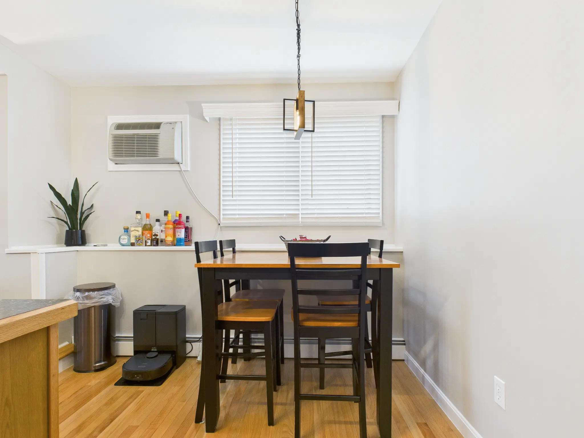 Kitchenette and dining area real estate photo sample