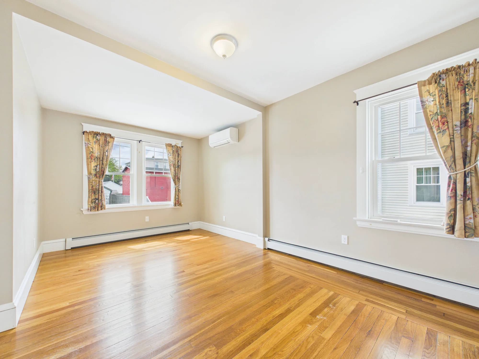 Completed project empty room listing photography sample